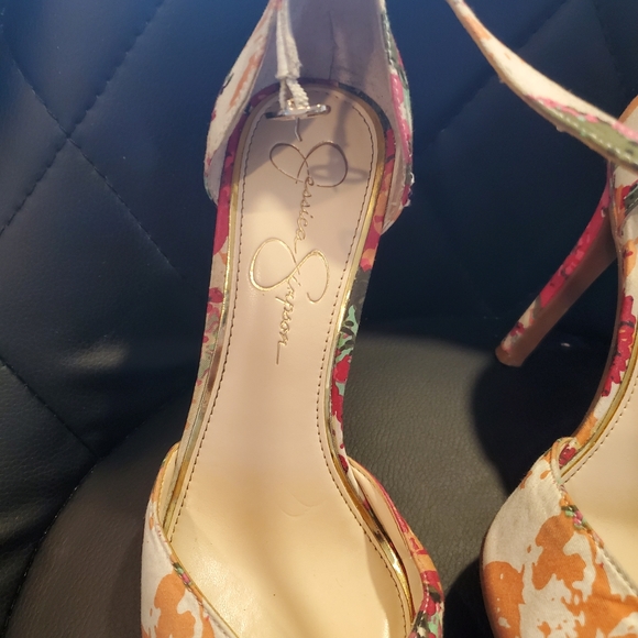 High Heels - Picture 3 of 4